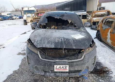 2019 Kia Sorento 2.4L Lx из США, поврежденный, VIN 5XYPG4A36KG517679